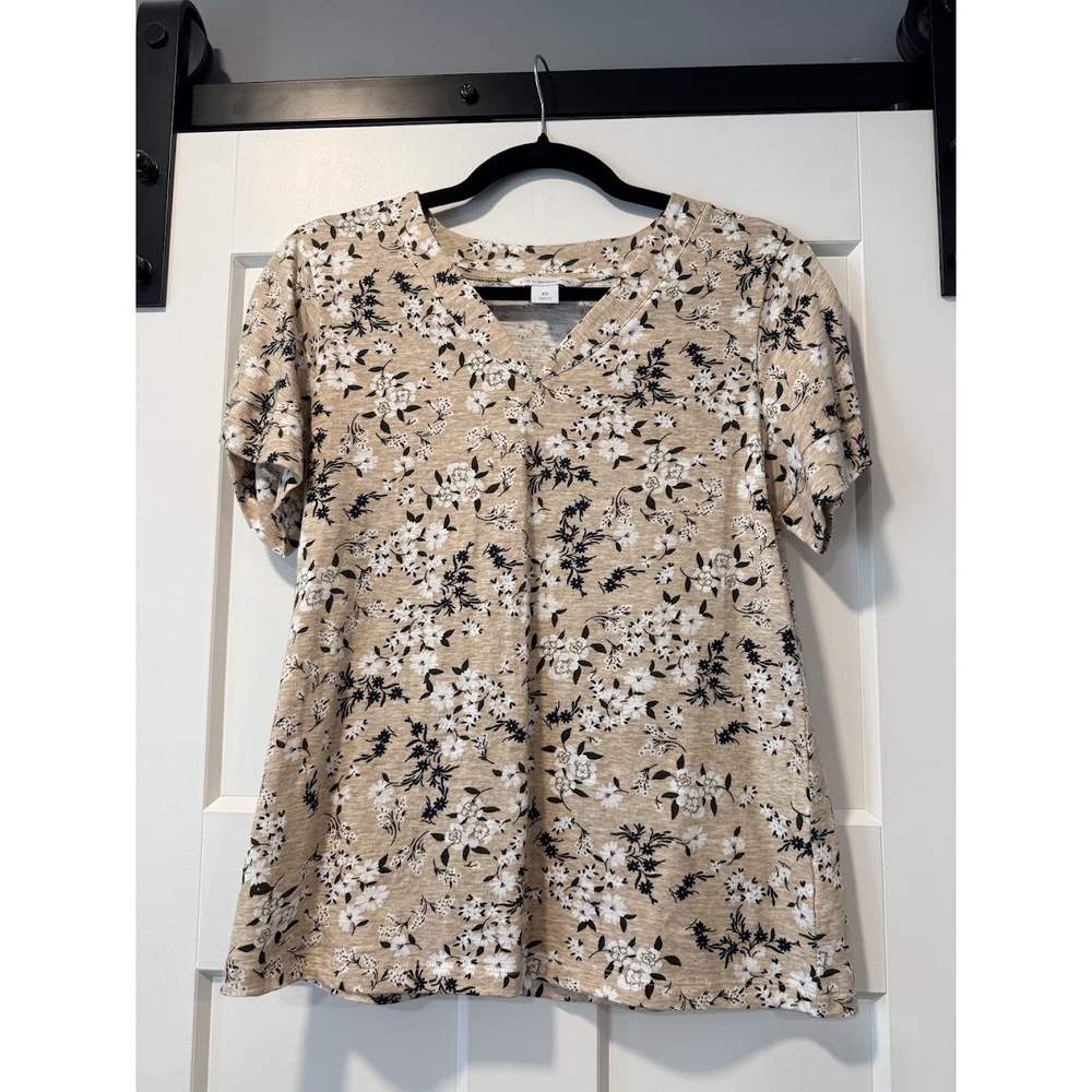 Liz Claiborne Tan Floral Knit Tee Ladies Size XS